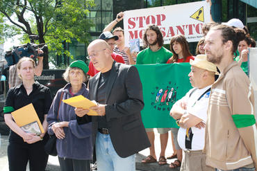 Action et conférence de presse en solidarité avec Haiti à Montréal Juin 2010